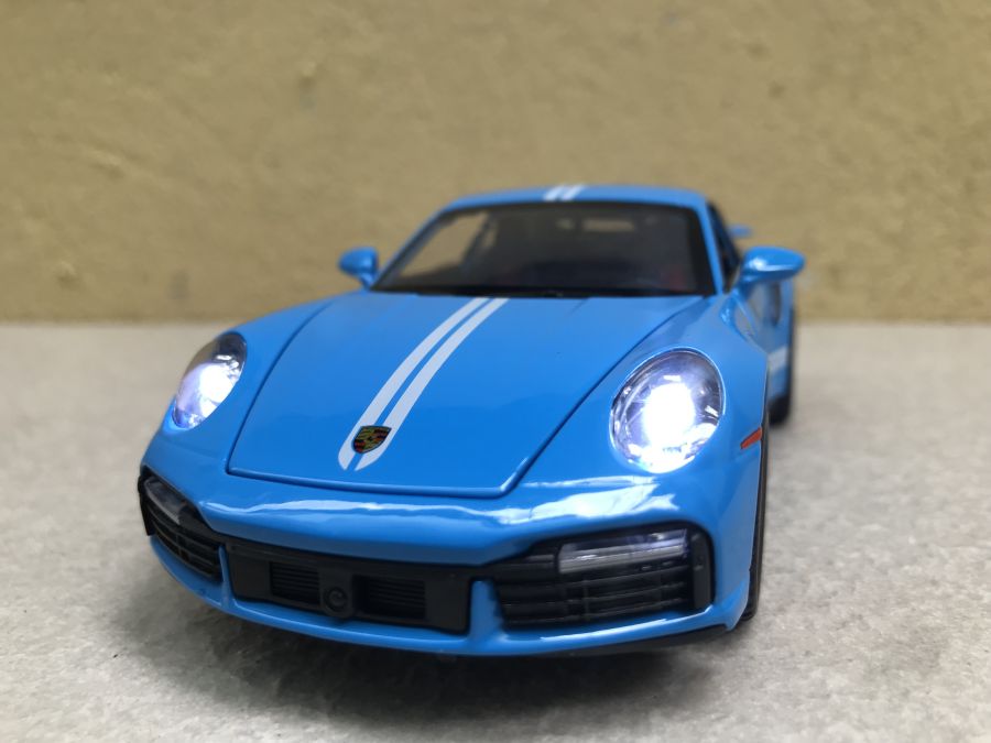 ​Mô hình xe ô tô Porsche 911 TurboS tỷ lệ 1:32