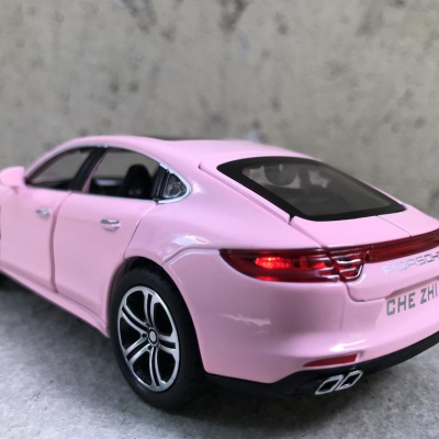 Mô hình xe ô tô Porsche Panamera tỷ lệ 1:32