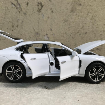 Mô hình xe ô tô Porsche Panamera tỷ lệ 1:32