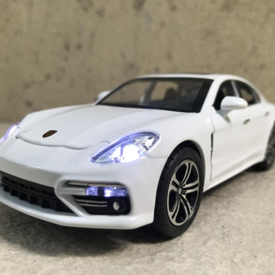 Mô hình xe ô tô Porsche Panamera tỷ lệ 1:32