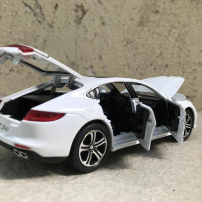 Mô hình xe ô tô Porsche Panamera tỷ lệ 1:32