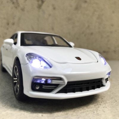 Mô hình xe ô tô Porsche Panamera tỷ lệ 1:32
