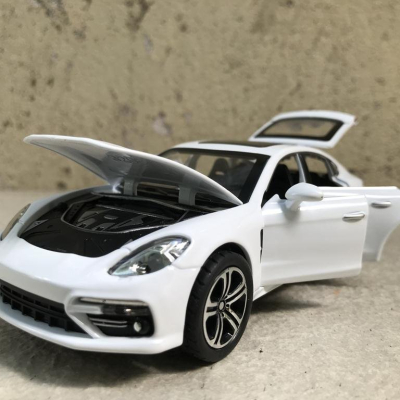 Mô hình xe ô tô Porsche Panamera tỷ lệ 1:32
