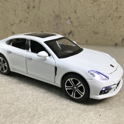 Mô hình xe ô tô Porsche Panamera tỷ lệ 1:32