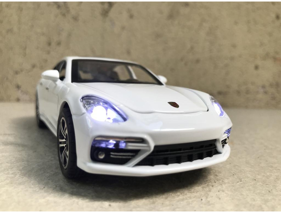 Mô hình xe ô tô Porsche Panamera tỷ lệ 1:32 Mô hình xe ô tô Porsche Panamera tỷ lệ 1:32