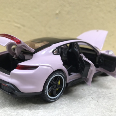 Mô hình xe ô tô Porsche Taycan tỷ lệ 1:32