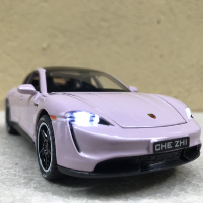 Mô hình xe ô tô Porsche Taycan tỷ lệ 1:32