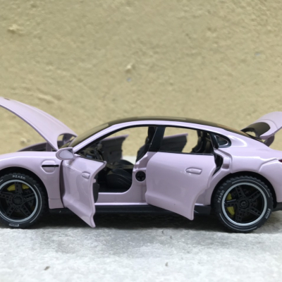 Mô hình xe ô tô Porsche Taycan tỷ lệ 1:32