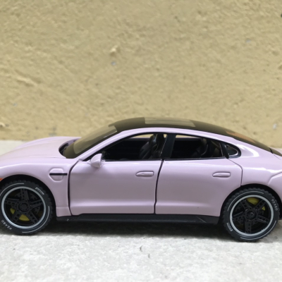 Mô hình xe ô tô Porsche Taycan tỷ lệ 1:32