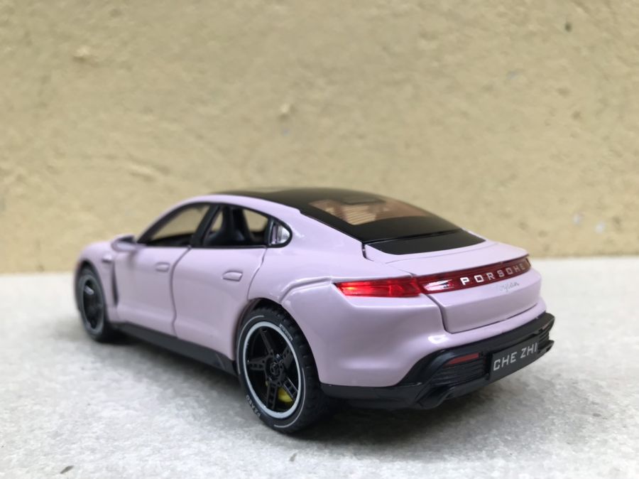 ​Mô hình xe ô tô Porsche Taycan tỷ lệ 1:32