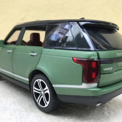 Mô hình xe ô tô Range Rover Vogue Hollmann tỷ lệ 1:32