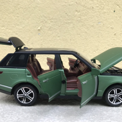 Mô hình xe ô tô Range Rover Vogue Hollmann tỷ lệ 1:32