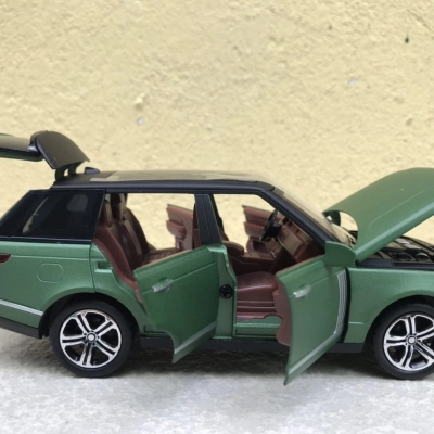 Mô hình xe ô tô Range Rover Vogue Hollmann tỷ lệ 1:32