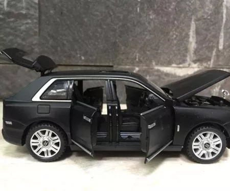 Mô hình xe Ô TÔ Rolls-Royce CULLINAN 2019 tỷ lệ 1:32