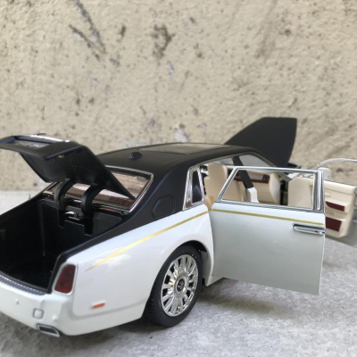 Mô hình xe Ô TÔ Rolls-Royce Phantom 2020 tỷ lệ 1:24
