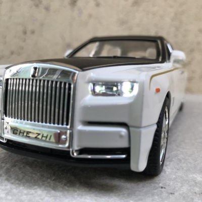 Mô hình xe Ô TÔ Rolls-Royce Phantom 2020 tỷ lệ 1:24