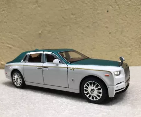 ​Mô hình xe Ô tô Rolls-Royce Phantom 2020 tỷ lệ 1:32