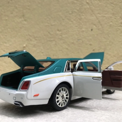 Mô hình xe Ô tô Rolls-Royce Phantom 2020 tỷ lệ 1:32