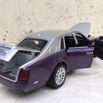 Mô hình xe Ô TÔ Rolls-Royce Phantom VIII tỷ lệ 1:32