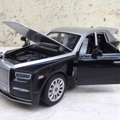 Mô hình xe Ô TÔ Rolls-Royce Phantom VIII tỷ lệ 1:32