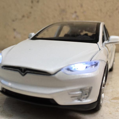 Mô hình xe Ô TÔ TESLA Model 90X tỷ lệ 1:32
