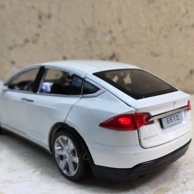 Mô hình xe Ô TÔ TESLA Model 90X tỷ lệ 1:32
