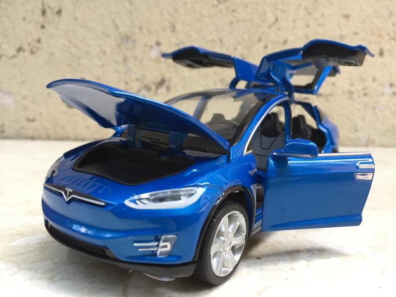 Xe mô hình tĩnh Tesla hợp kim cao cấp tỉ lệ 132
