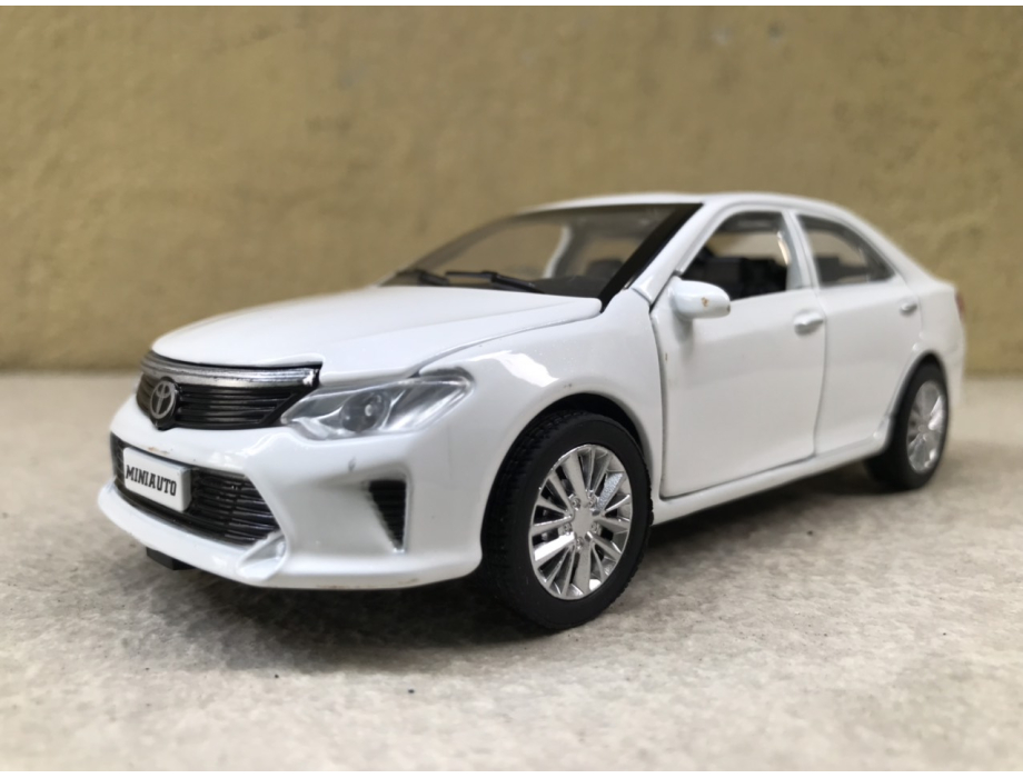 Mô hình xe ô tô TOYOTA CAMRY 2015 tỷ lệ 1:32 Mô hình xe ô tô TOYOTA CAMRY 2015 tỷ lệ 1:32