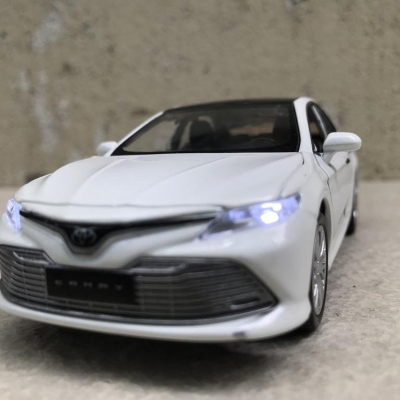Mô hình xe ô tô TOYOTA CAMRY 2020 tỷ lệ 1:32