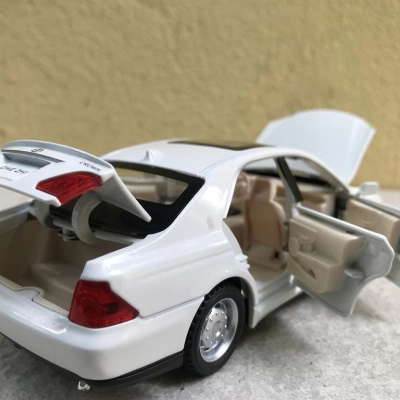 Mô hình xe ô tô TOYOTA CRONW 2008 tỷ lệ 1:32