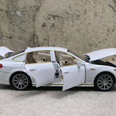 Mô hình xe ô tô TOYOTA CRONW 2021 tỷ lệ 1:32