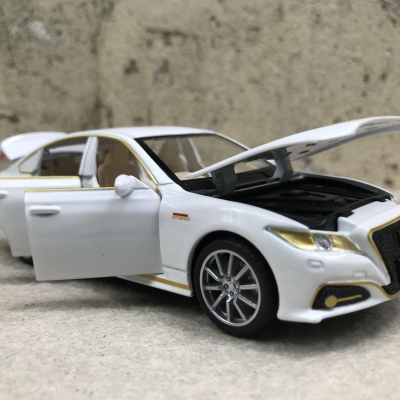 Mô hình xe ô tô TOYOTA CRONW 2021 tỷ lệ 1:32