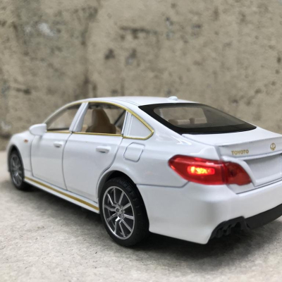 Mô hình xe ô tô TOYOTA CRONW 2021 tỷ lệ 1:32
