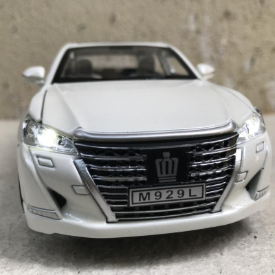 Mô hình xe ô tô TOYOTA CROWN 2020 tỷ lệ 1:24