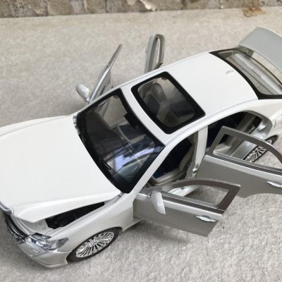 Mô hình xe ô tô TOYOTA CROWN 2020 tỷ lệ 1:24
