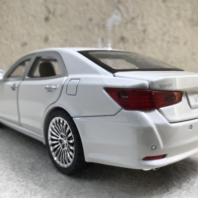 Mô hình xe ô tô TOYOTA CROWN 2020 tỷ lệ 1:24
