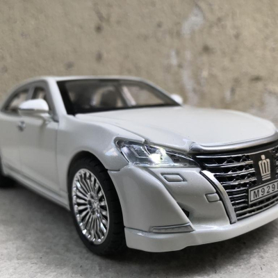 Mô hình xe ô tô TOYOTA CROWN 2020 tỷ lệ 1:24