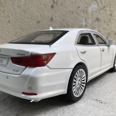 Mô hình xe ô tô TOYOTA CROWN 2020 tỷ lệ 1:24