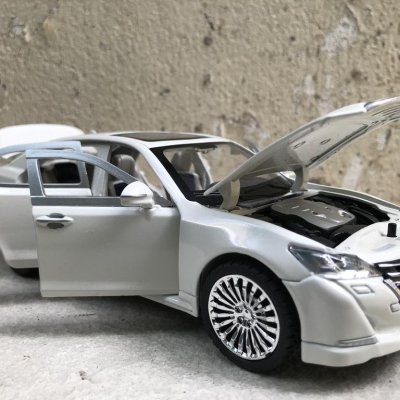 Mô hình xe ô tô TOYOTA CROWN 2020 tỷ lệ 1:24