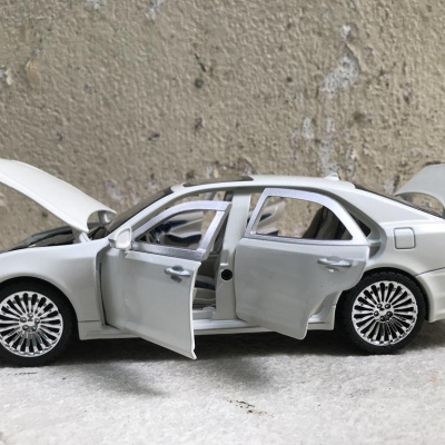 Mô hình xe ô tô TOYOTA CROWN 2020 tỷ lệ 1:24
