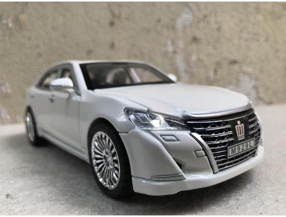 Mô hình xe ô tô TOYOTA CROWN 2020 tỷ lệ 1:24 Mô hình xe ô tô TOYOTA CROWN 2020 tỷ lệ 1:24