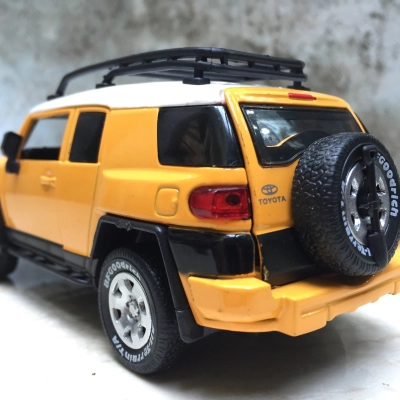 Mô hình xe ô tô TOYOTA FJ Cruiser tỷ lệ 1:32