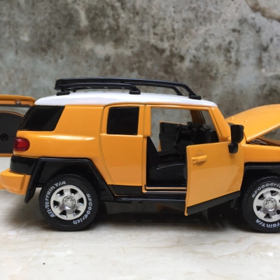 Mô hình xe ô tô TOYOTA FJ Cruiser tỷ lệ 1:32