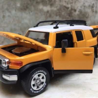 Mô hình xe ô tô TOYOTA FJ Cruiser tỷ lệ 1:32