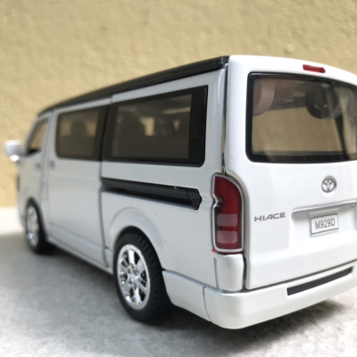 Mô hình xe ô tô TOYOTA HIACE (Cá Mập đầu búa)  tỷ lệ 1:32