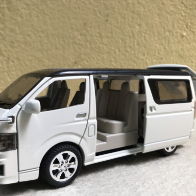 Mô hình xe ô tô TOYOTA HIACE (Cá Mập đầu búa)  tỷ lệ 1:32