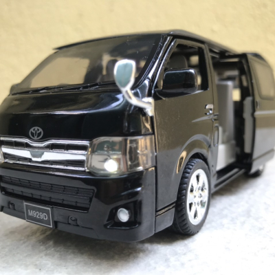 Mô hình xe ô tô TOYOTA HIACE (Cá Mập đầu búa)  tỷ lệ 1:32