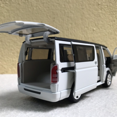 Mô hình xe ô tô TOYOTA HIACE (Cá Mập đầu búa)  tỷ lệ 1:32
