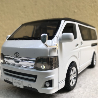 Mô hình xe ô tô TOYOTA HIACE (Cá Mập đầu búa)  tỷ lệ 1:32