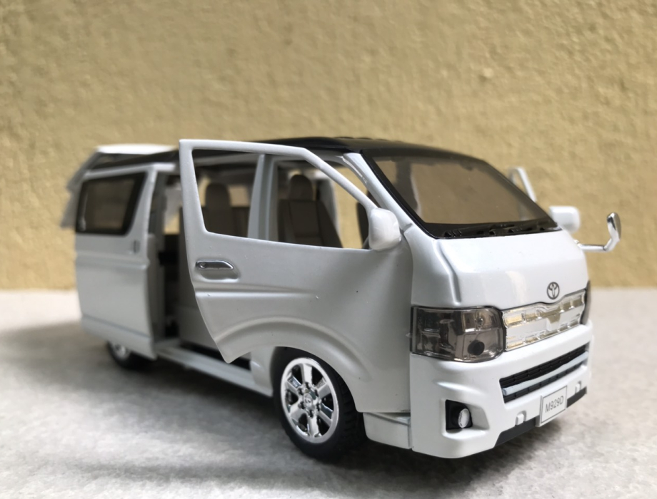 Mô hình xe ô tô TOYOTA HIACE (Cá Mập đầu búa) tỷ lệ 1:32 Mô hình xe ô tô TOYOTA HIACE (Cá Mập đầu búa) tỷ lệ 1:32